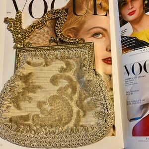 Gorgeous tan, vintage purse.